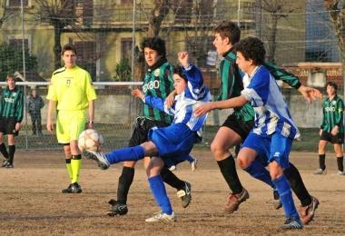 Una partita di calcio giovanile        