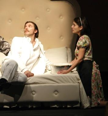 Un momento dello spettacolo in scena da domani al Manzoni 