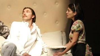 Un momento dello spettacolo in scena da domani al Manzoni