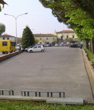 Uno scorcio di piazza Timisoara a Fornacette    