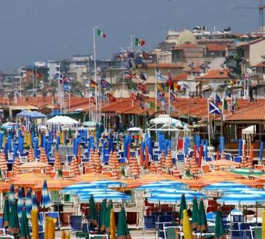 <b>MANIFESTAZIONE.</b> Ombrelloni in spiaggia 