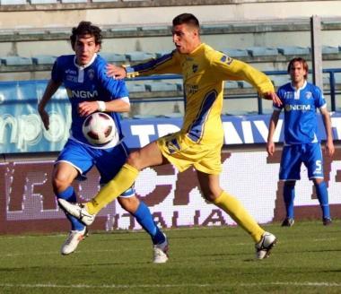 Riccardo Saponara in azione nel corso della sfida interna col Frosinone 