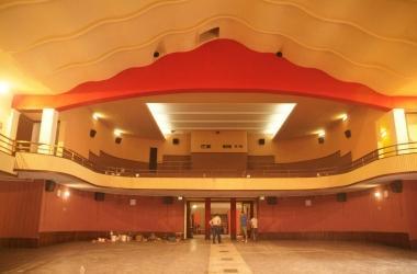 La sala rinnovata del cinema Moderno  