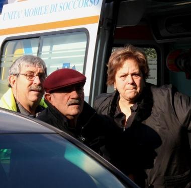 La cliente del Credito cooperativo soccorsa dall’ambulanza