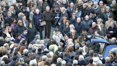<b>IL FUNERALE.</b> Stracolma la chiesa di S. Giuseppe all’ospedale, la gente ha affollato il cortile interno