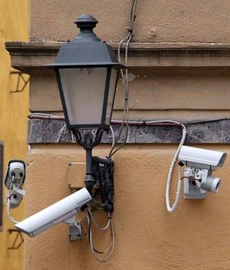 Telecamere in centro contro i vandali Se ne disute in città