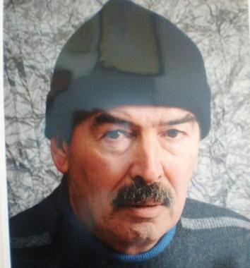 In alto un primo piano del pittore livornese Fernando Terreni       