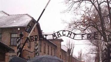 Sudenti in visita al lager di Auschwitz
