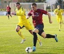 <b>ARIETE. </b>Nella foto grande il bulgaro Galabinov in azione con la maglia del Lumezzane 