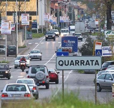 Sopra via Montalbano A lato lassessore allurbanistica Luca Gaggioli      