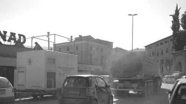 La centralina che rileva la qualità dell’aria sulla via Carriona alla Lugnola