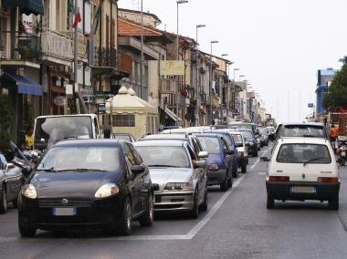 Via Coppino paralizzata dal traffico 