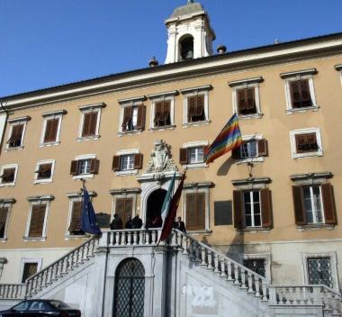 Palazzo Civico: il reddito annuo dei dirigenti comunali è cresciuto in media di 4-5000 euro