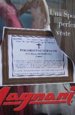 Uno dei manifesti funebri 