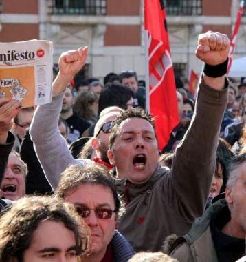 Manifestanti in piazza Aranci  