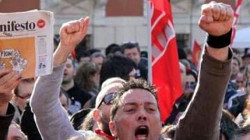 Manifestanti in piazza Aranci