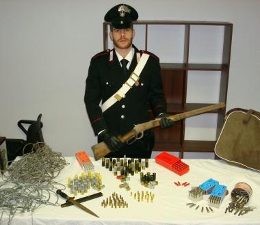 Le armi e le trappole trovate dai carabinieri    