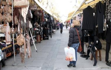 Stangata sul suolo pubblico per le tende