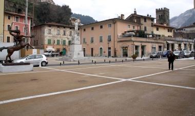 <b>CENTRO.</b> Piazza Carducci, dove &egrave;&nbsp;avvenuta la rapina 
