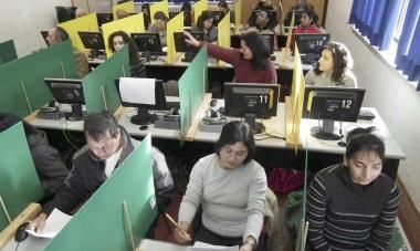 Sopra e sotto due momenti dell esame 