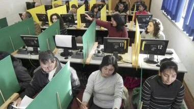 Sopra e sotto due momenti dell’ esame