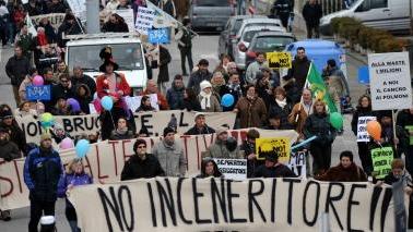 Alcuni degli striscioni di protesta