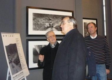 <b>IL VESCOVO </b>in visita ieri alla mostra accompagnato da don Franco Cencioni e da Giovanni Gori 
