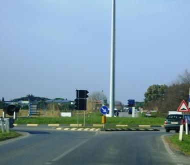<b>ROTONDA.</b> Con ostacolo in mezzo 
