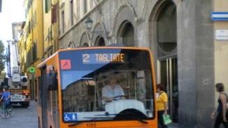 Una navetta in centro; ora sarà disponibile anche il servizio a chiamata nei week-end (foto d’archivio)