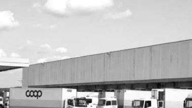 Camion al parcheggio della Coop di Vignale