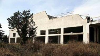 Due immagini del comparto ex Olivetti acquisito dal consorzio Gesco