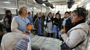 <b>L’OCCUPAZIONE DELL’EX MABRO.</b> Le dipendenti sono rimaste in fabbrica organizzate in turni per presidiare lo stabilimento. Domani il pratese Barontini sarà a Grosseto. Intanto rispuntano anche i coreani