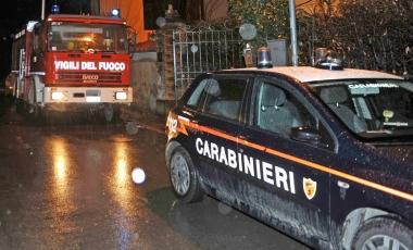 A salvare il giovane disoccupato laltra sera sono stati i vigili del fuoco e i carabinieri intervenuti sul posto 