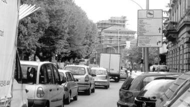 Il dottor Guido Roggi e il traffico congestionato sui viali