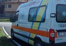 Tampona una Opel e poi si schianta contro auto in sosta
