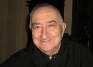 Quel prete al volante della Topolino fra le macerie con mons. Piccioni