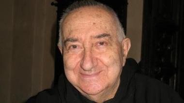 Quel prete al volante della Topolino fra le macerie con mons. Piccioni