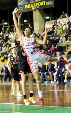 Shamela Hampton in azione (foto Claudio Calderoni) 