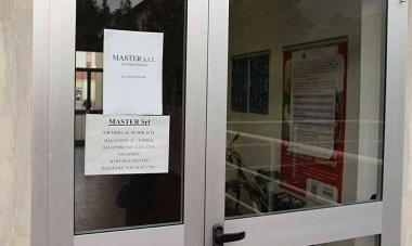 <b>LENTRATA.</b> Lingresso alla sede della societ&agrave; in via Simon Musico  
