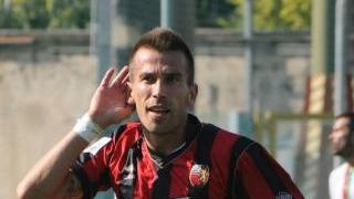 <b>PANI.</b> centrocampista 30 presenze nelle file alabardate nella stagione 2009-2010 arriva a Lucca in prestito sino a giugno A sinistra Biggi 