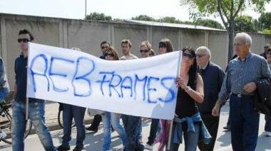 I lavoratori della AeB durante una manifestazione