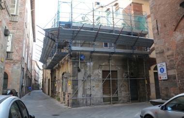 Il cantiere aperto in via Guinigi (Vip) 