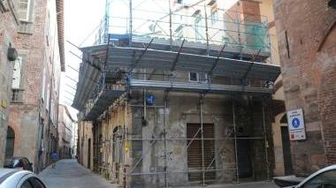 Il cantiere aperto in via Guinigi (Vip)