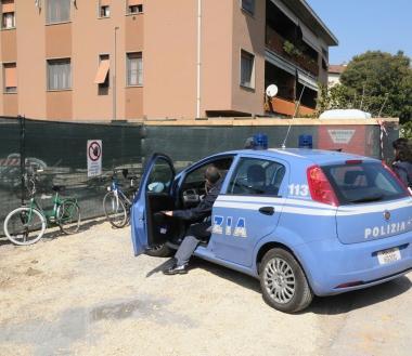 Le biciclette ritrovate dalla polizia dopo la fuga 