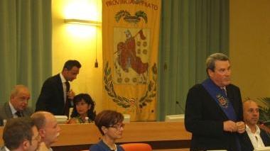 Una seduta del consiglio provinciale
