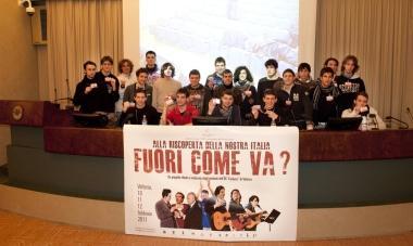 A destra i ragazzi di Volterra coinvolti Accanto Vigna Sotto il teatro 