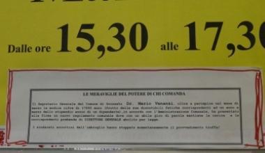 <b>IL CARTELLO.</b> Affisso ieri davanti alla porta del funzionario 
