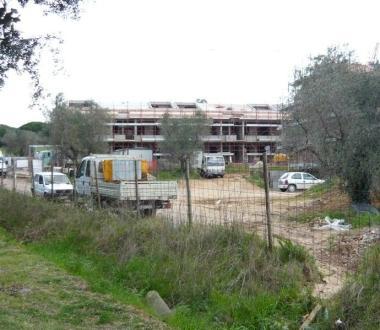 Cantiere con appartamenti in costruzione 
