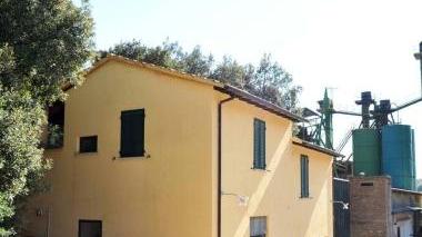 Tre mini centri per cento profughi
