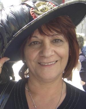  Cara Giovina, dopo tanti anni di duro lavoro hai raggiunto il traguardo della pensione. Mille auguri ...